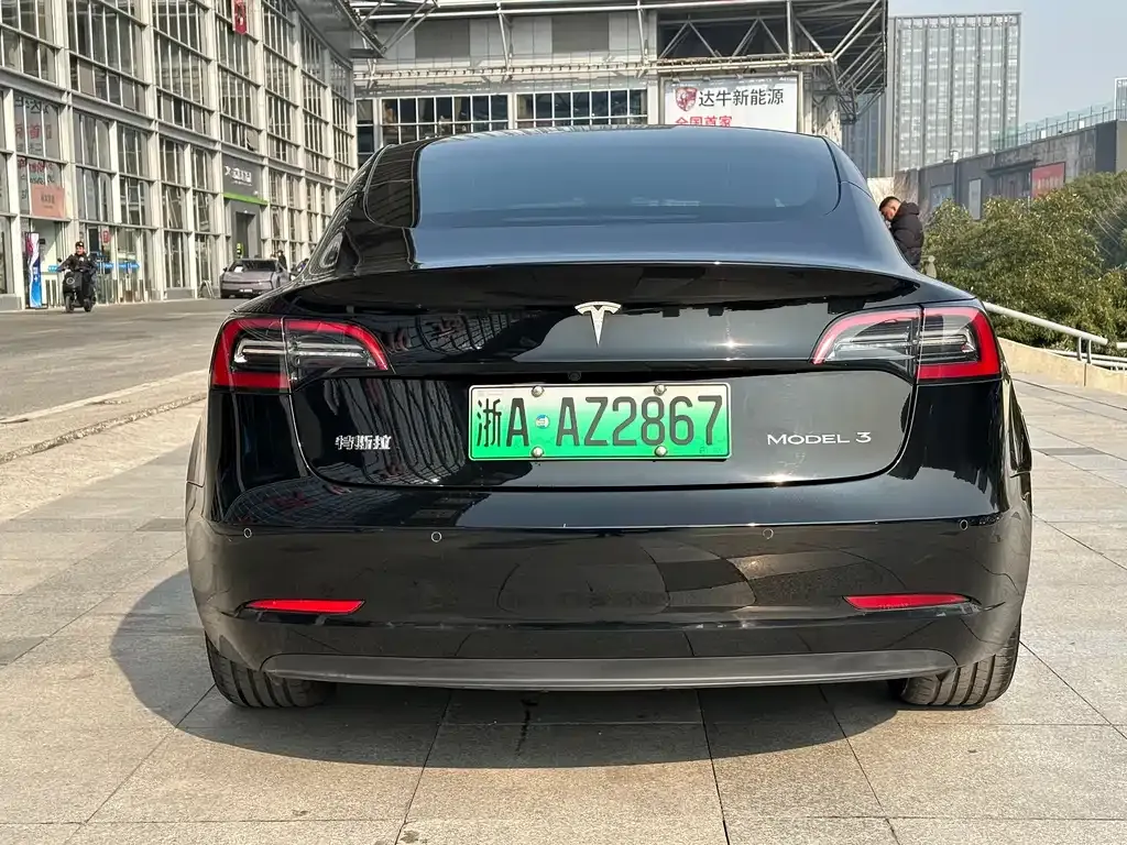Tesla Model 3 — фото 10