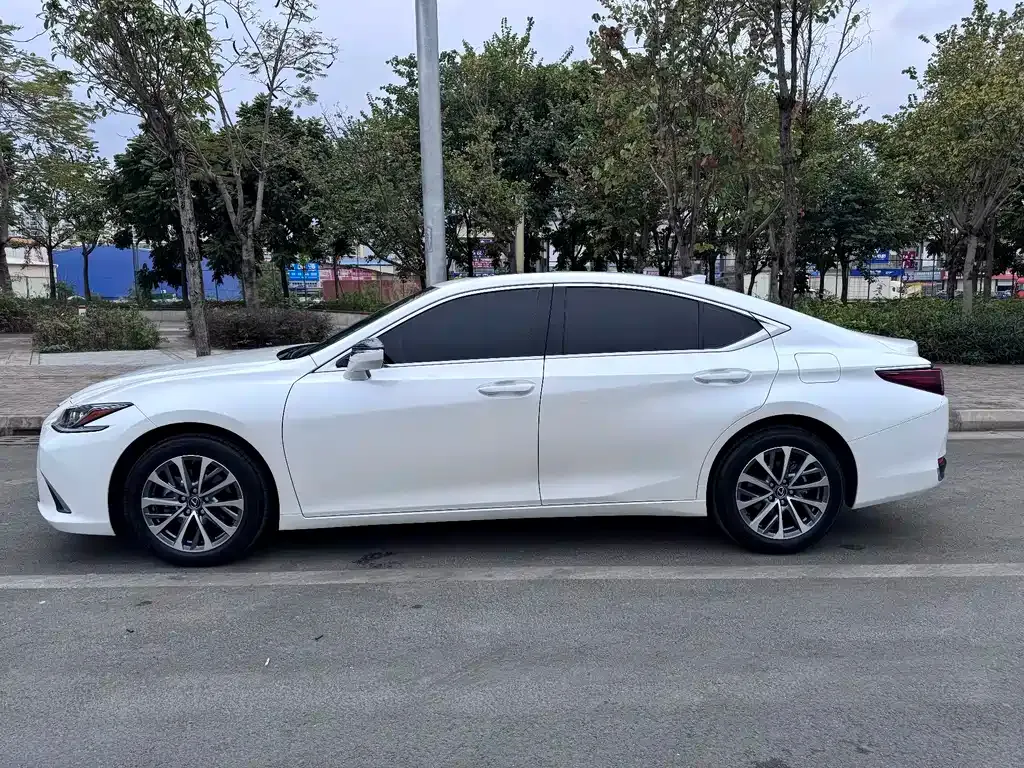 Lexus ES — фото 9