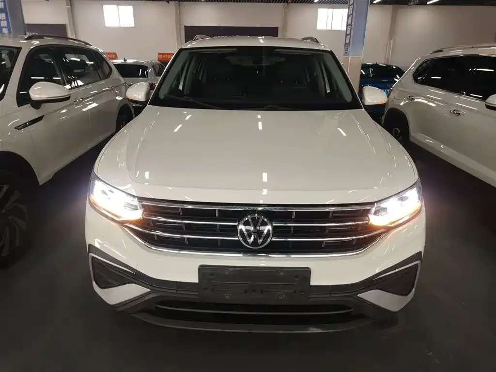 Volkswagen Tiguan L — фото 3