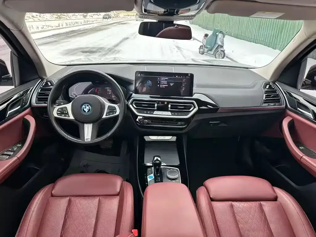 BMW iX3 — фото 8