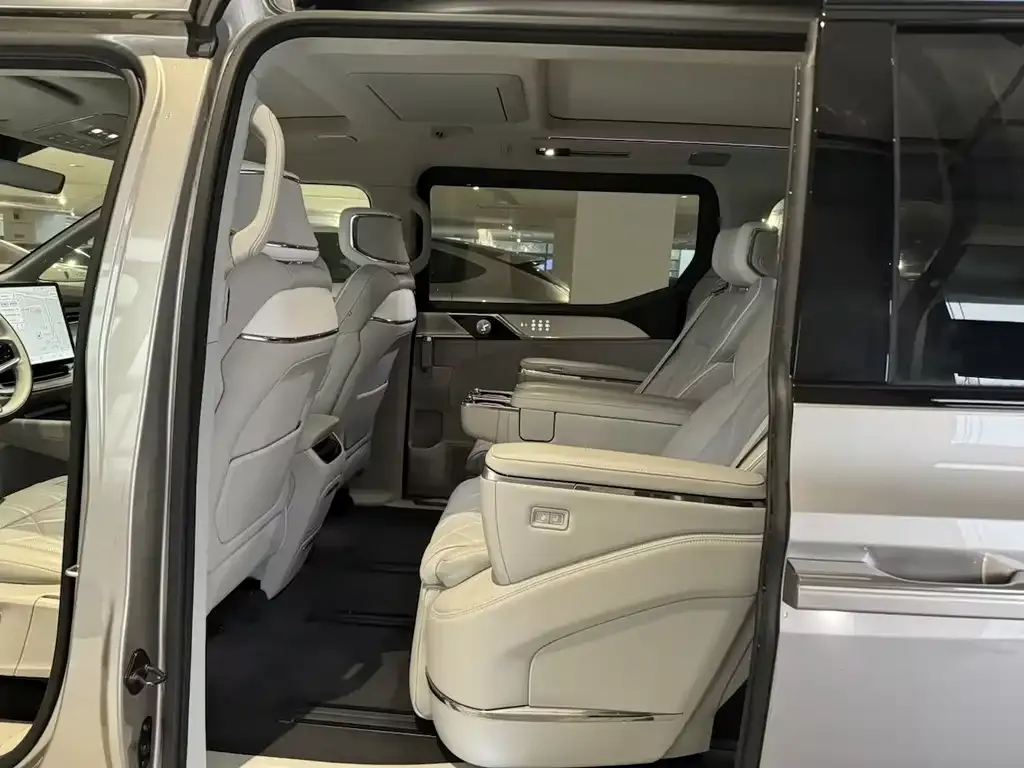 Volvo EM90 — фото 2