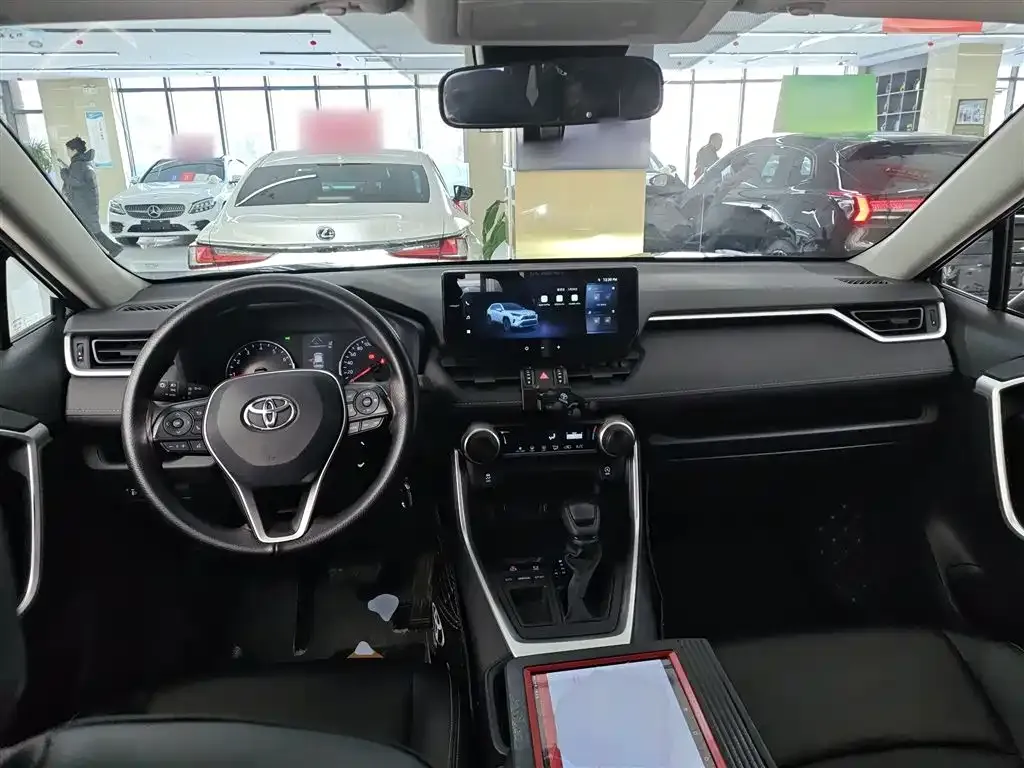Toyota RAV4 — фото 2
