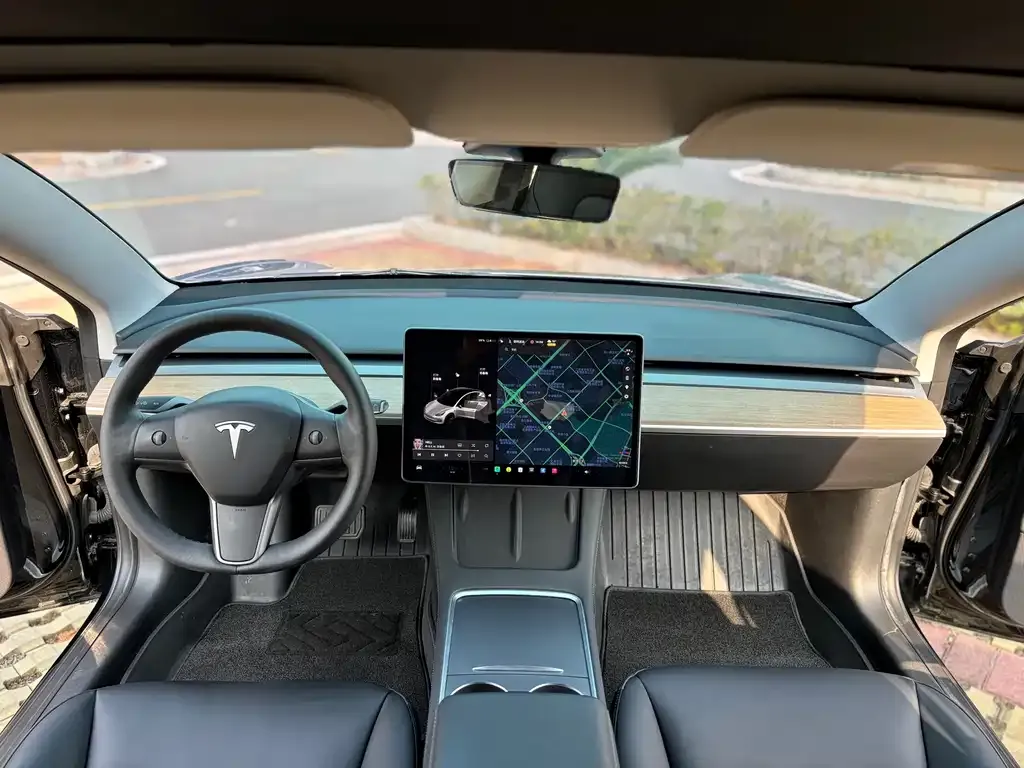 Tesla Model 3 — фото 5