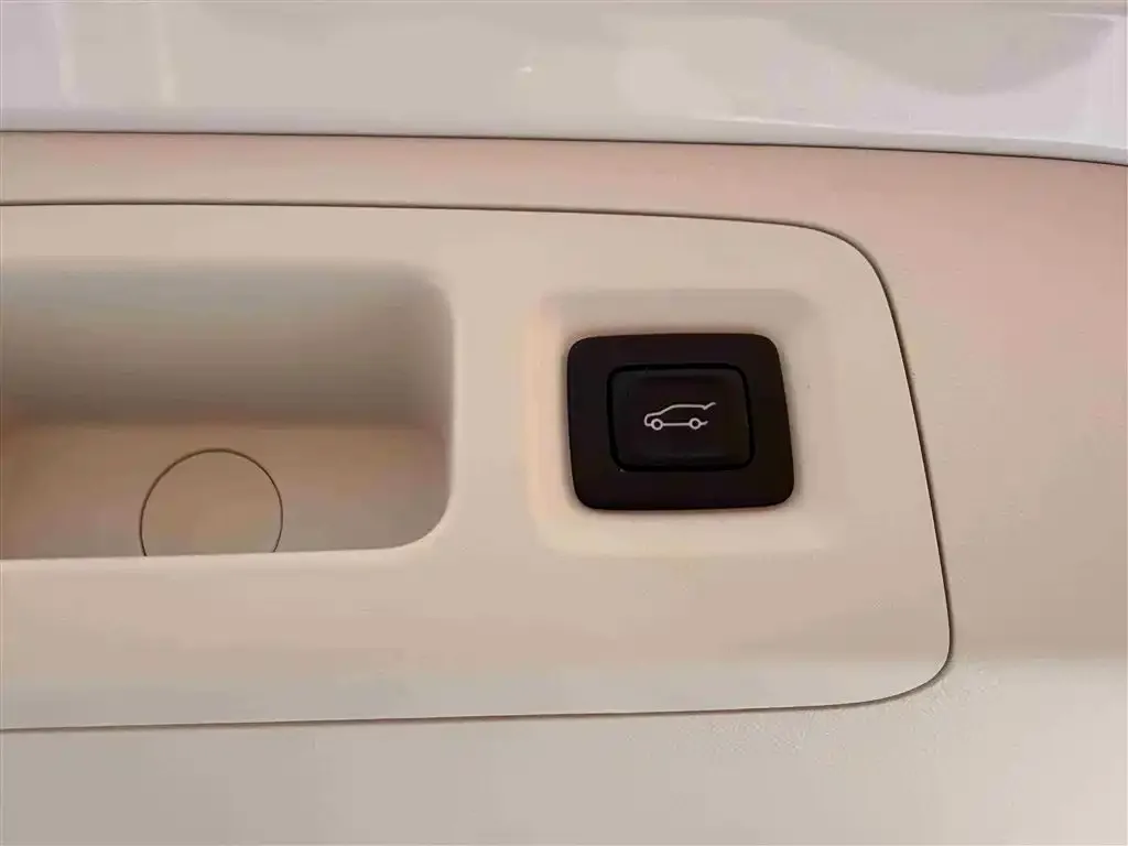 Buick GL8 Hybrid — фото 10