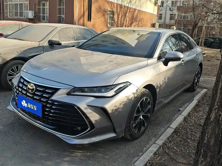 Toyota Avalon — фото 1