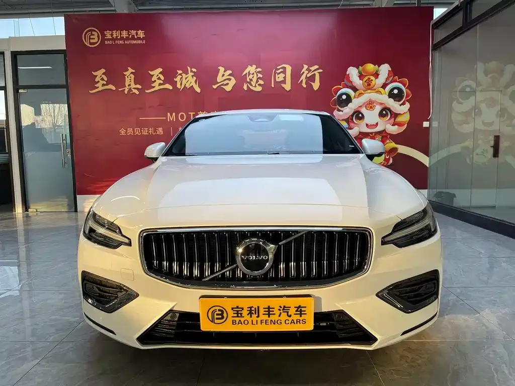 Volvo S60 — фото 10