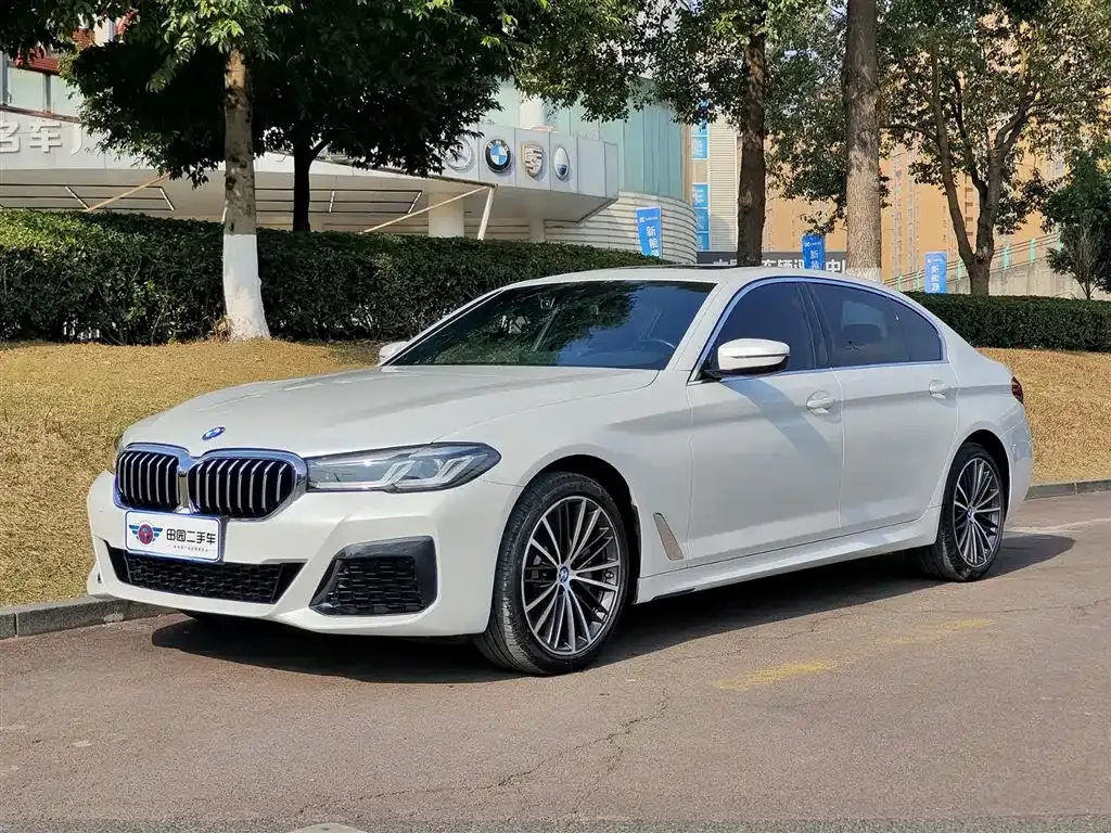 BMW 5 Series — фото 1