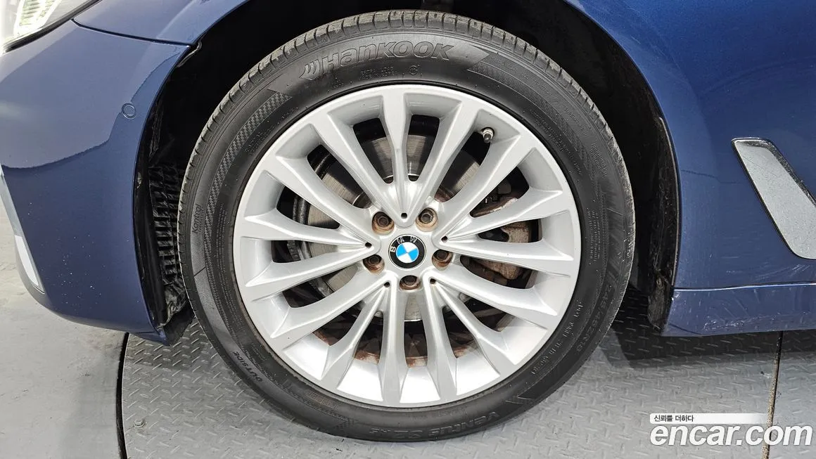 BMW 5-Series — фото 10