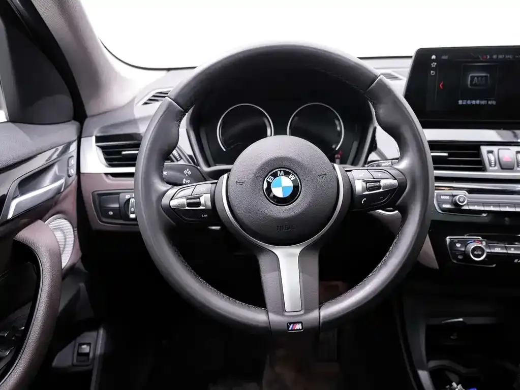 BMW X1 — фото 5