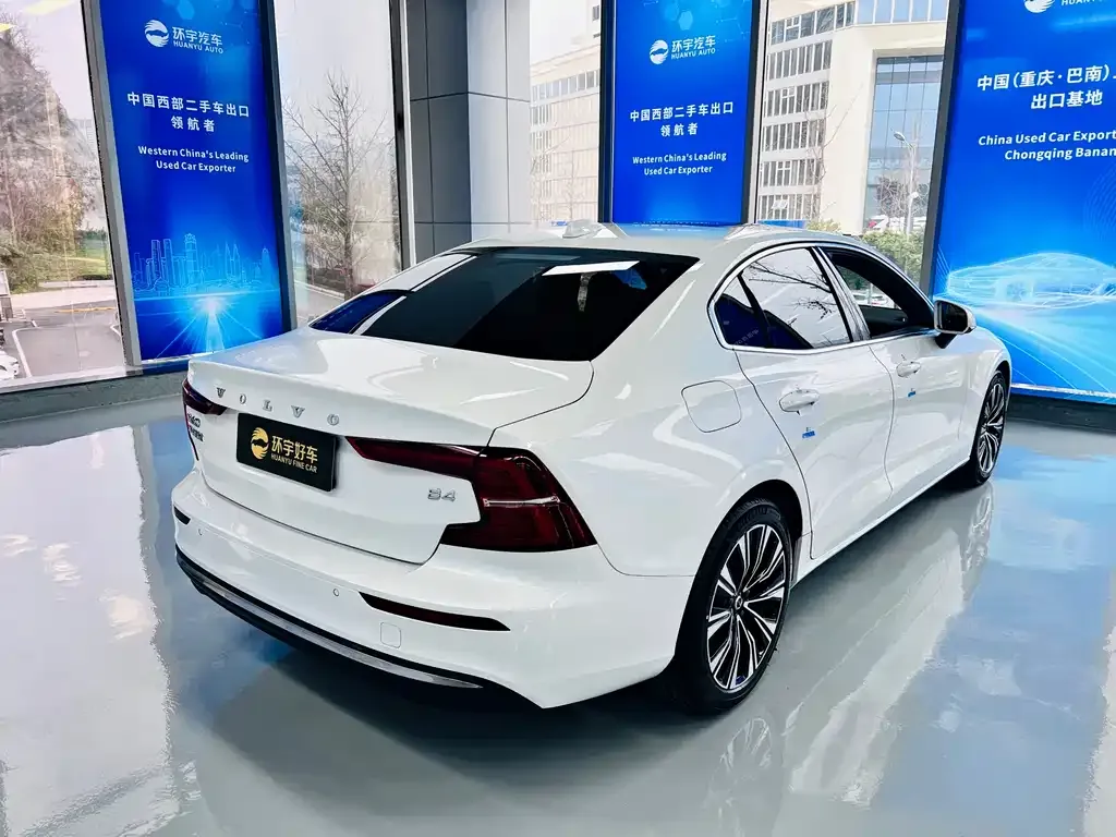 Volvo S60 — фото 10