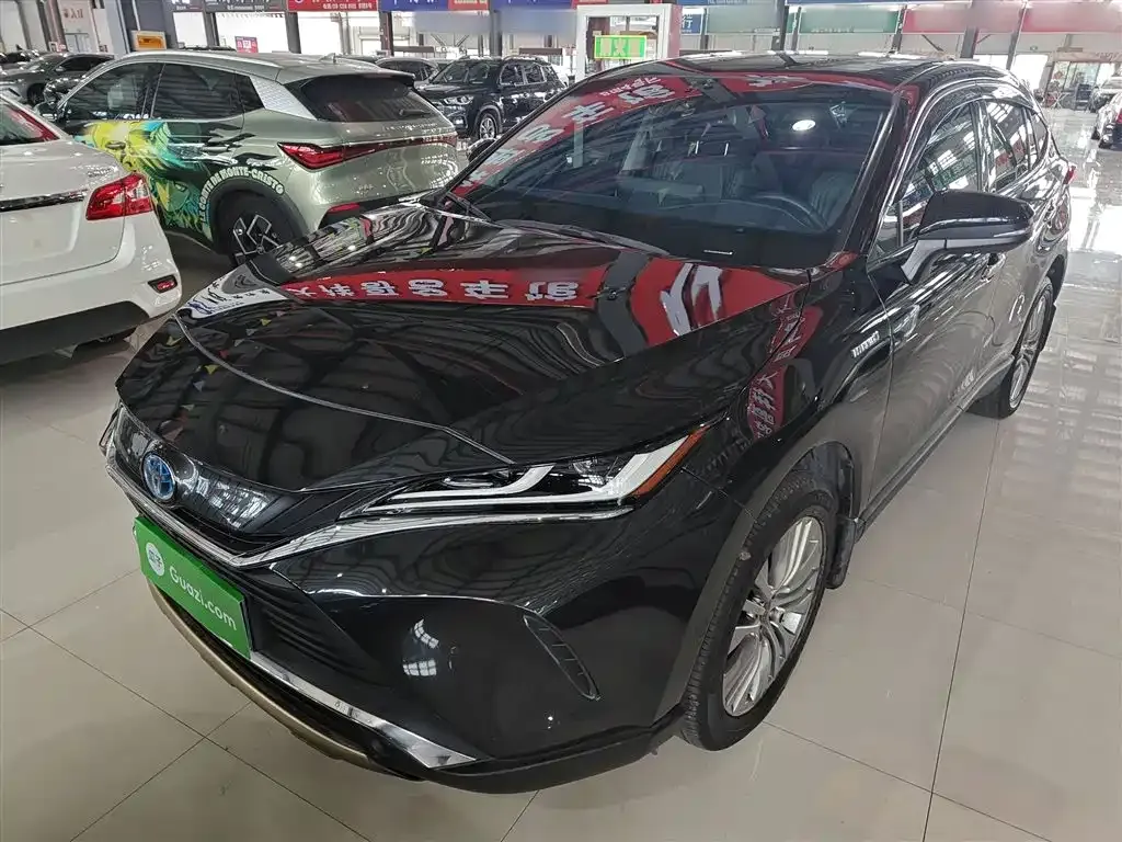 Toyota Harrier — фото 1