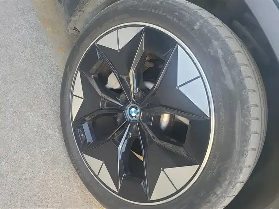 BMW iX3 — фото 10
