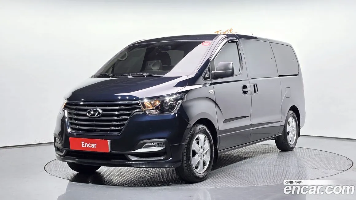 Hyundai Starex — фото 1