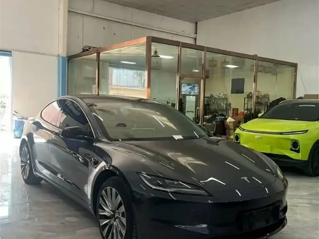 Tesla Model 3 — фото 1