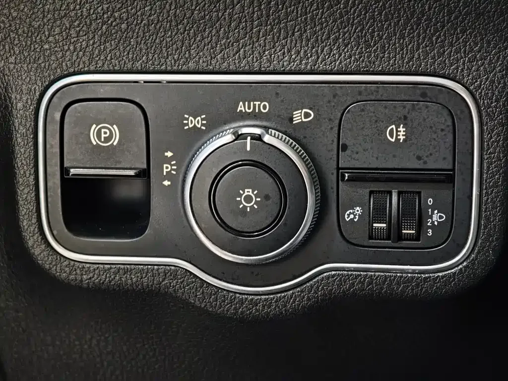 Mercedes-Benz GLB — фото 10