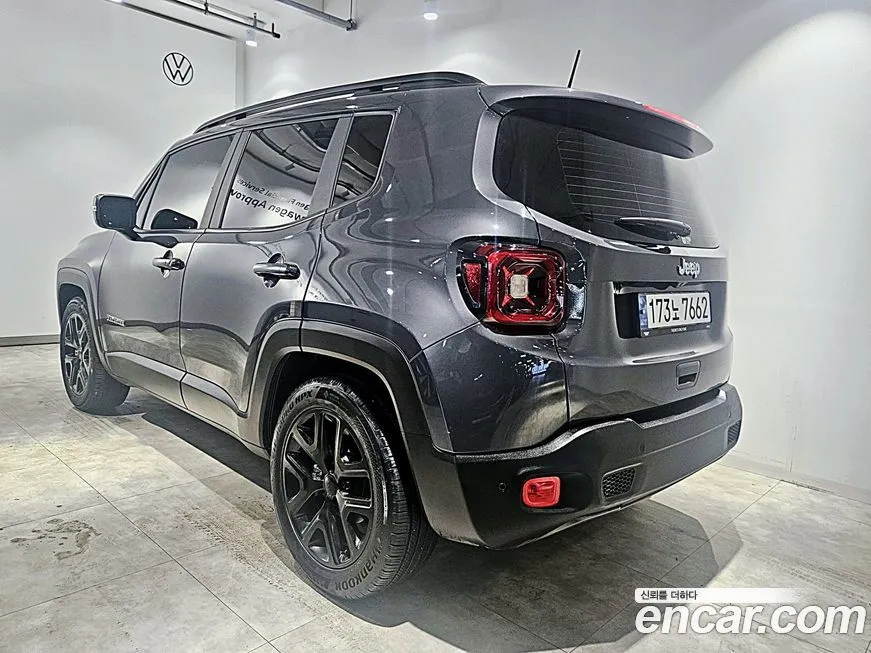 Jeep Renegade — фото 9