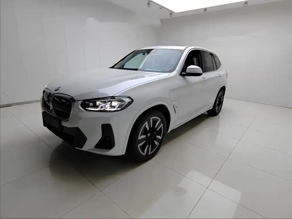 BMW iX3 — фото 1