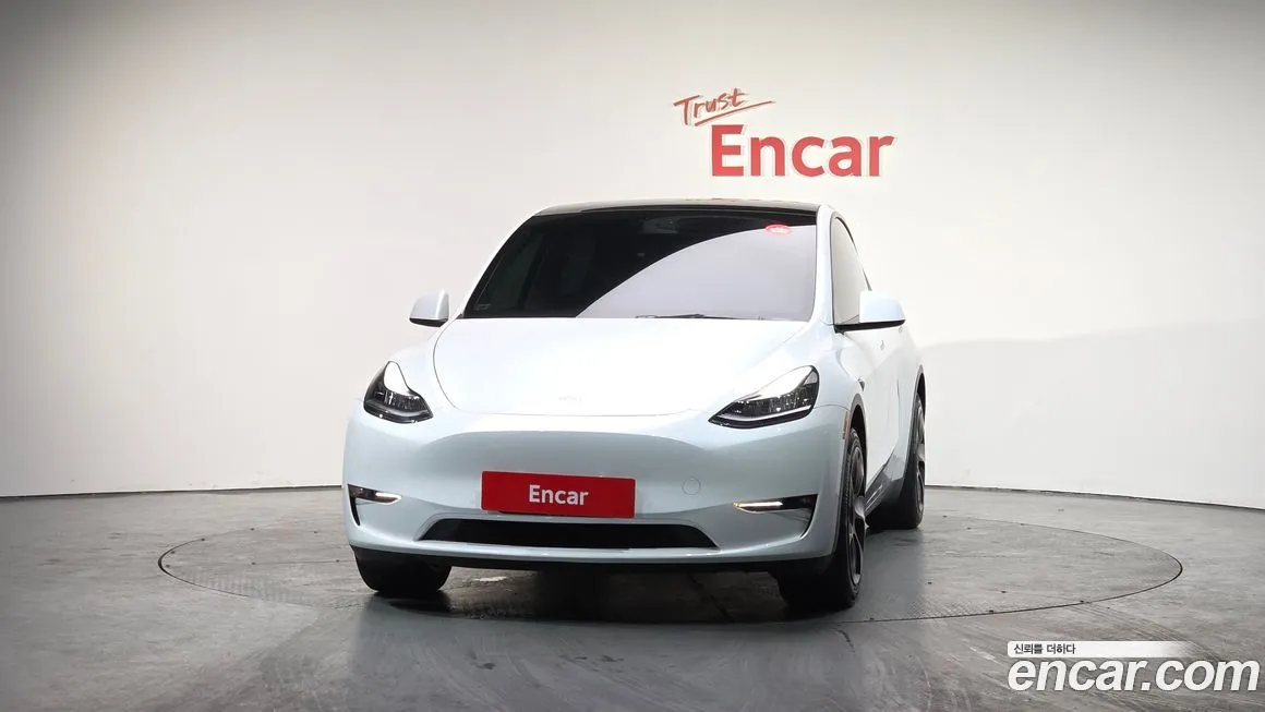 Tesla Model Y — фото 10