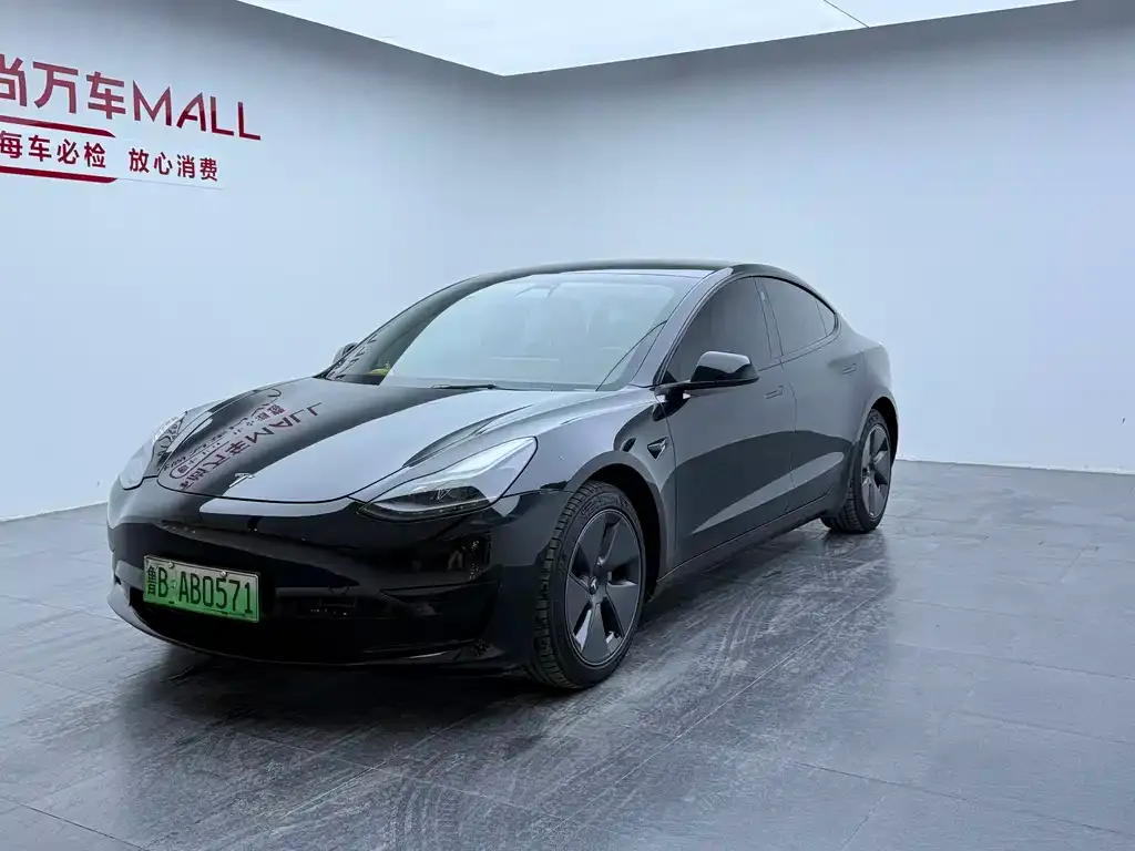 Tesla Model 3 — фото 1