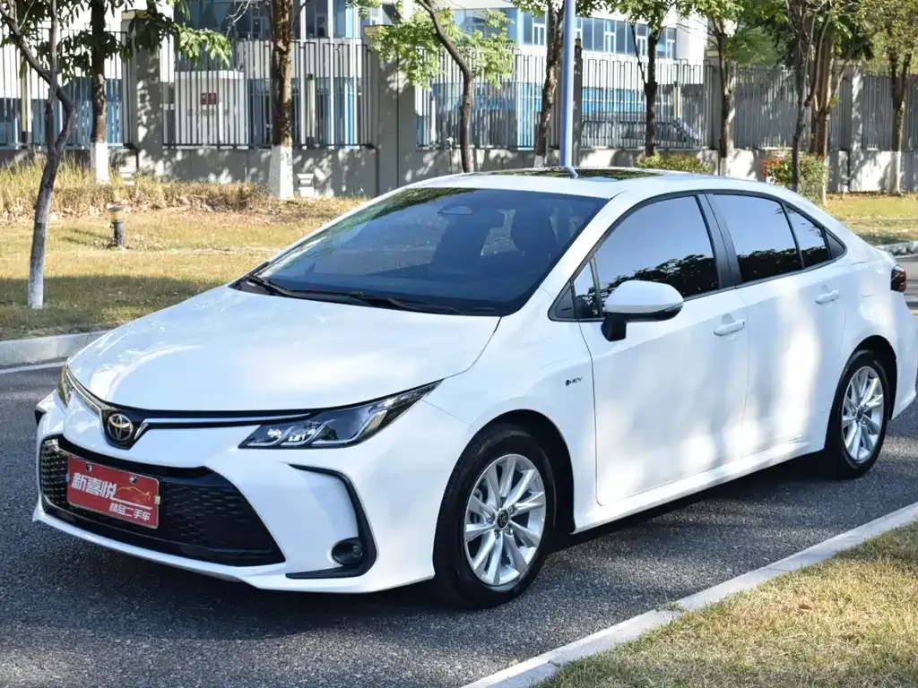 Toyota Corolla — фото 1