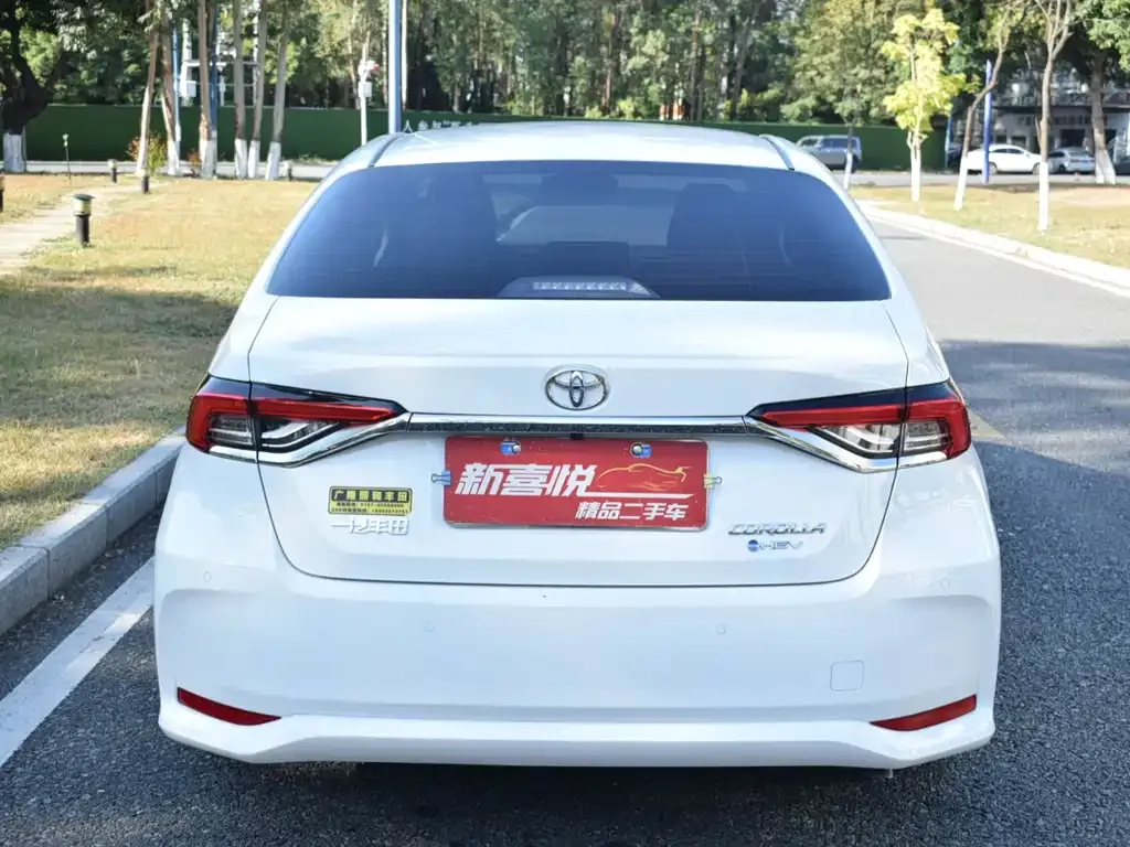 Toyota Corolla — фото 4