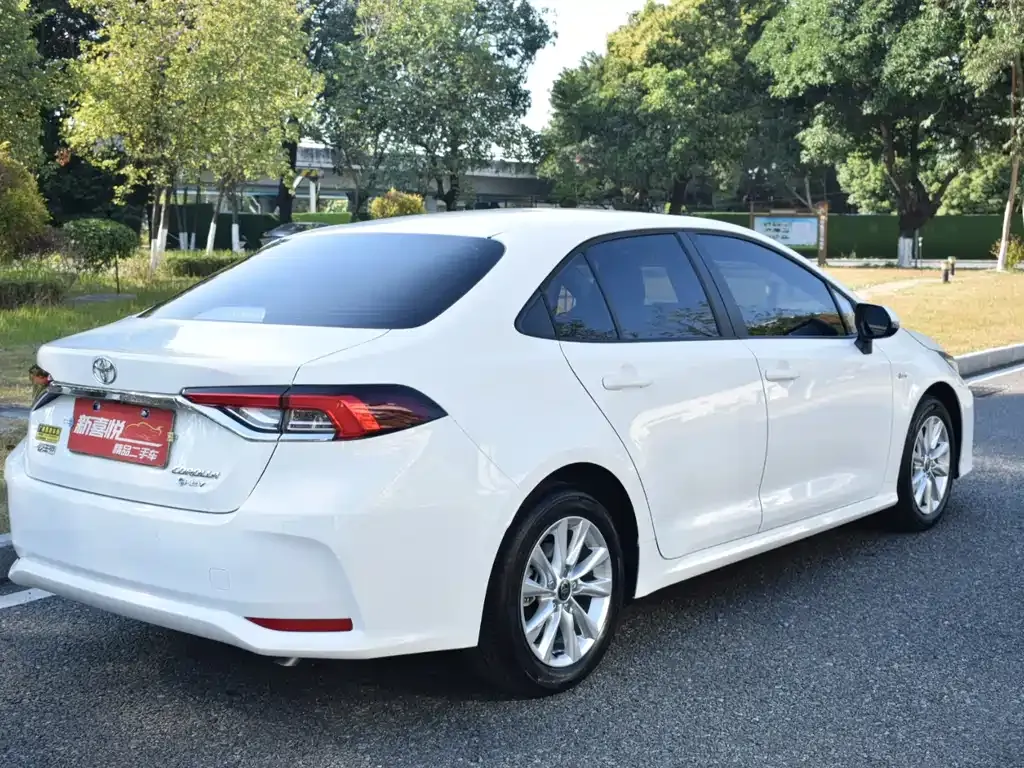 Toyota Corolla — фото 2