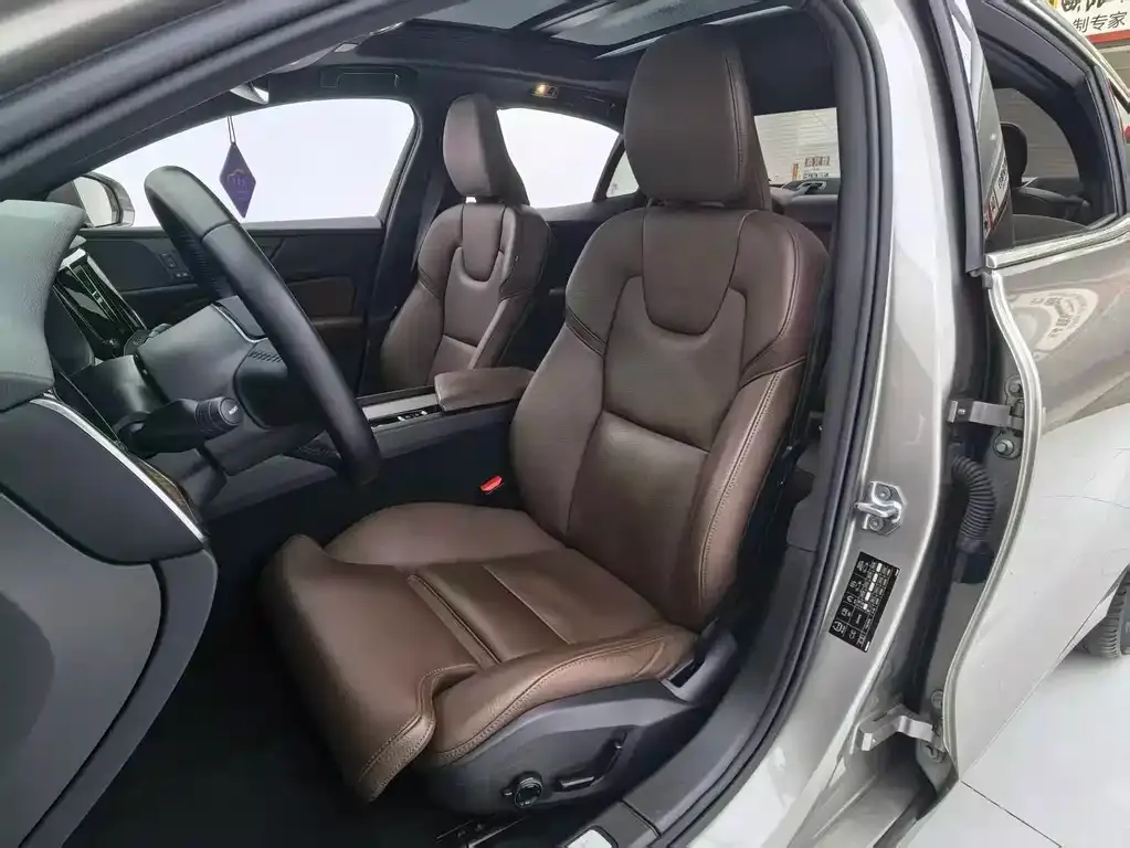 Volvo S60 — фото 10