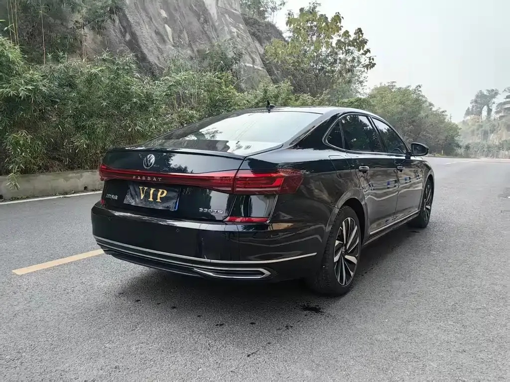 Volkswagen Passat — фото 7