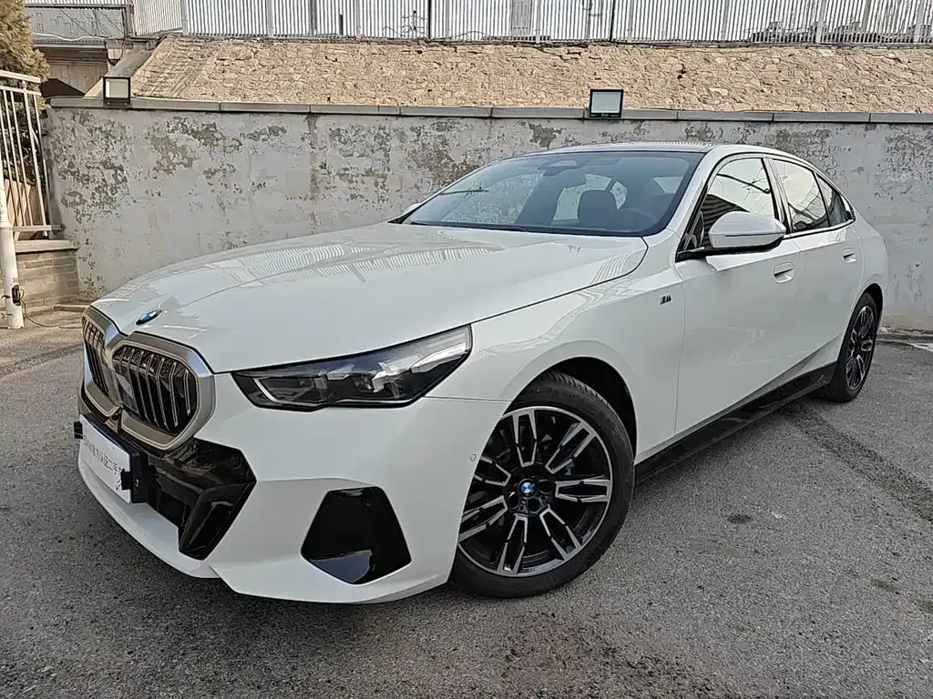 BMW 5 Series (Import) — фото 1