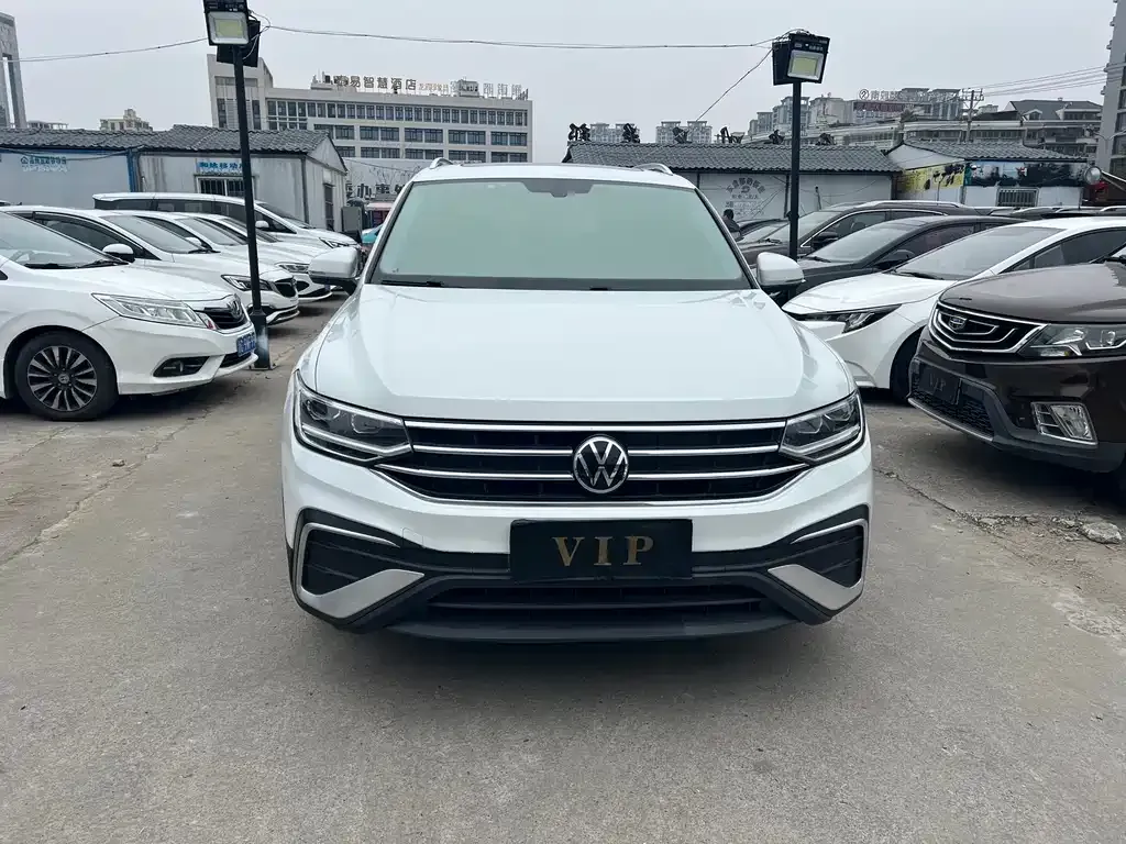 Volkswagen Tiguan L — фото 2