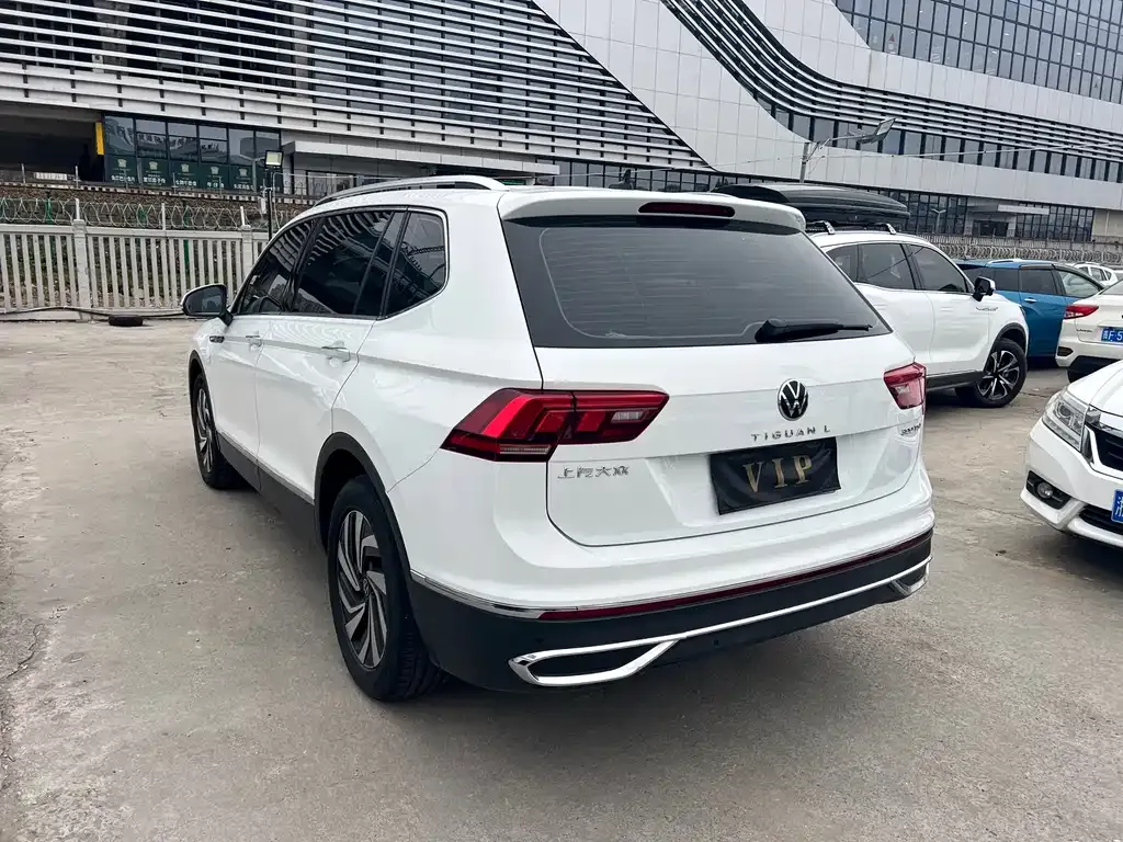 Volkswagen Tiguan L — фото 7