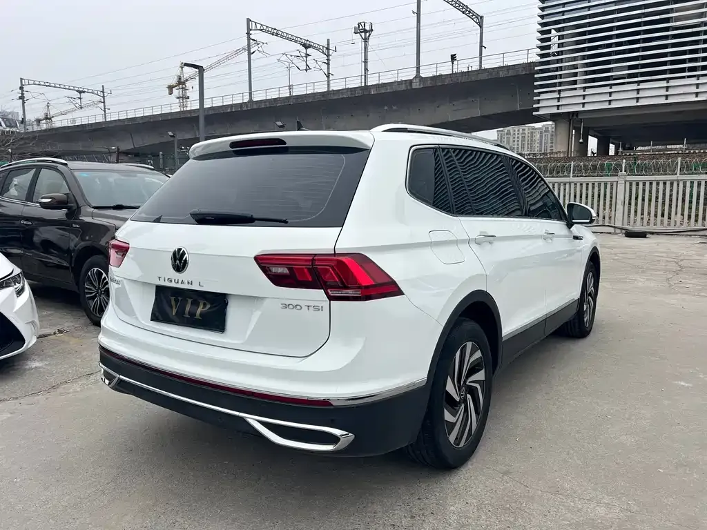 Volkswagen Tiguan L — фото 4