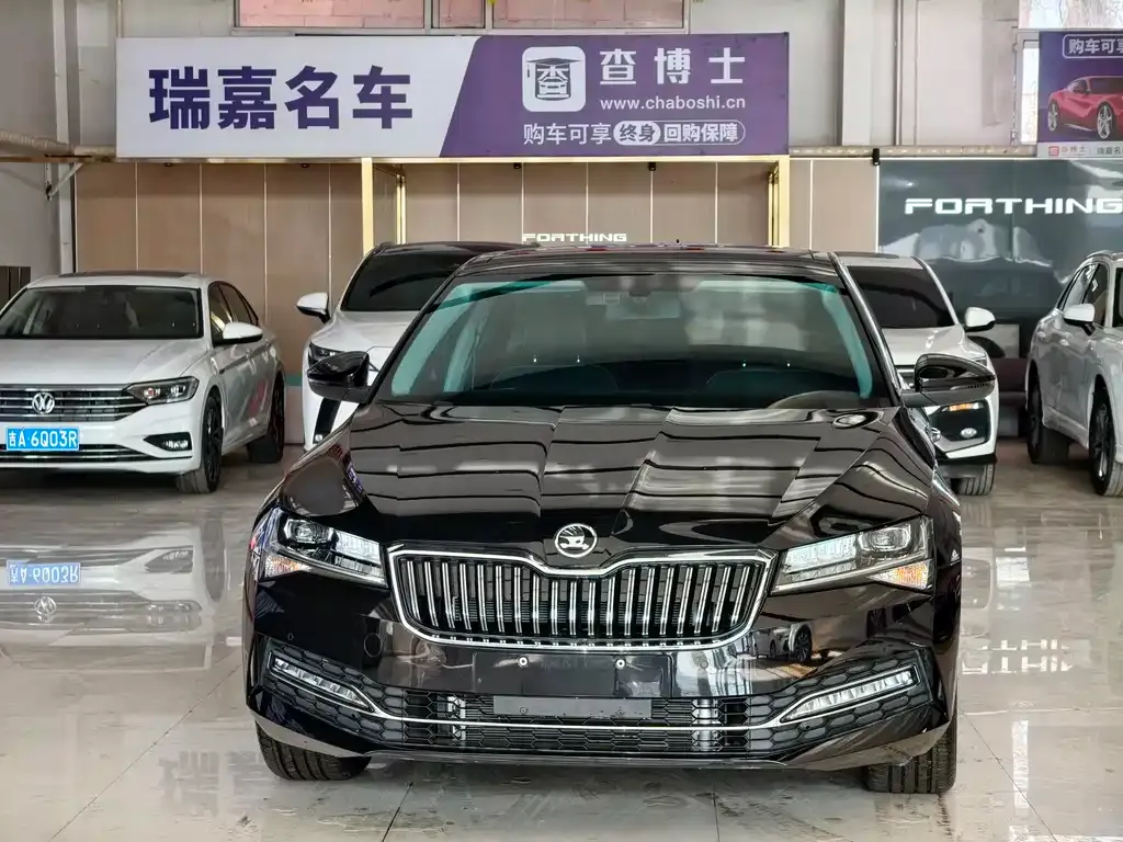 Skoda Superb — фото 1
