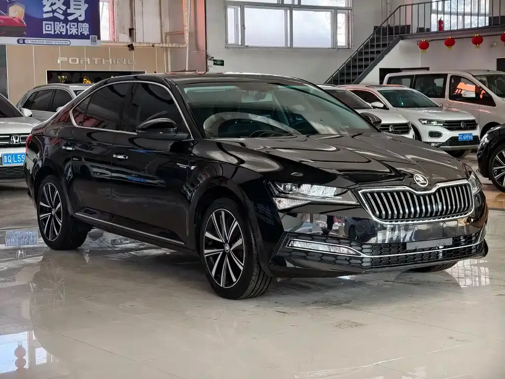 Skoda Superb — фото 7