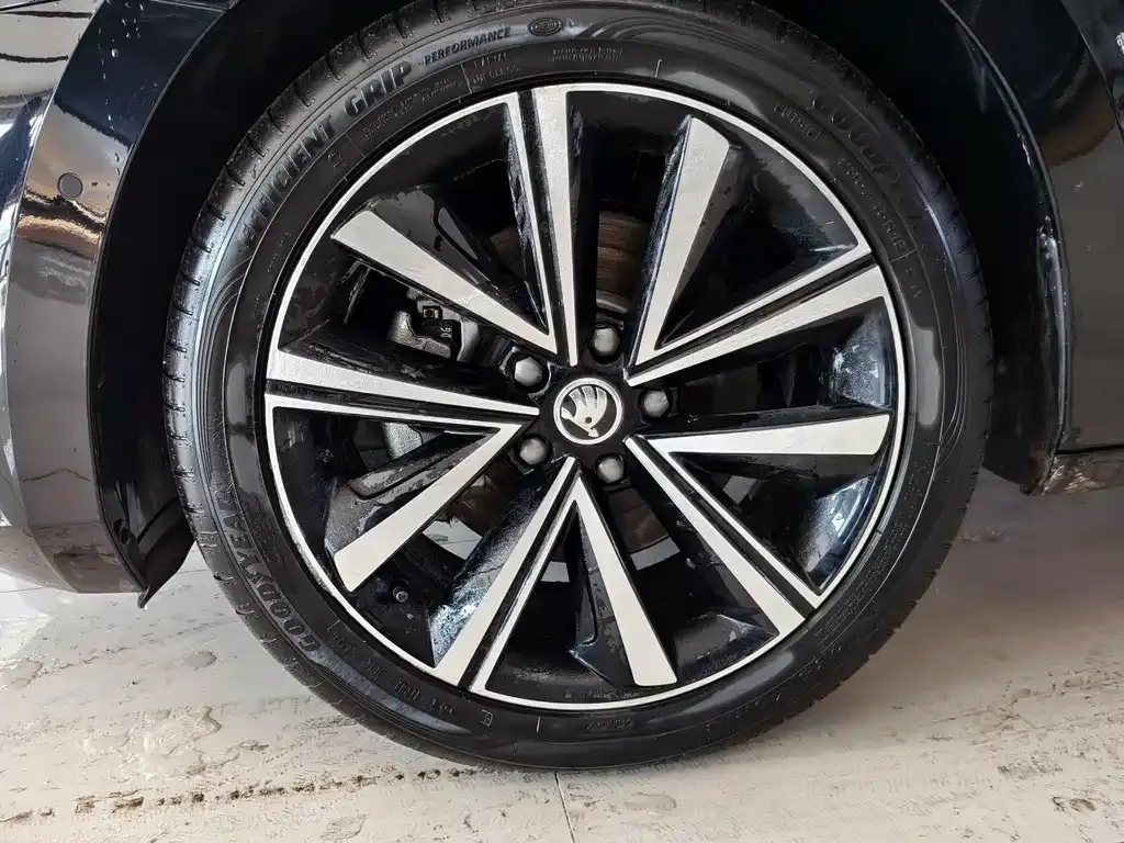 Skoda Superb — фото 8