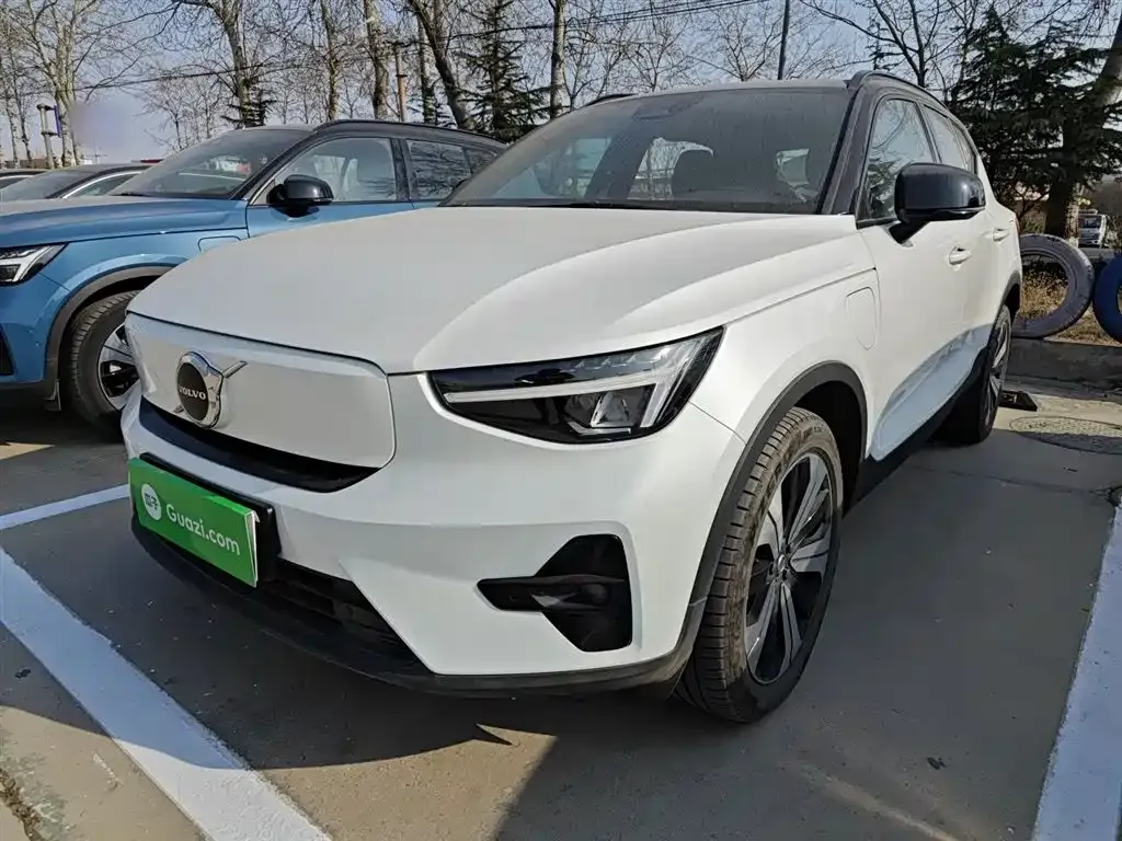 Volvo XC40 NEV — фото 1