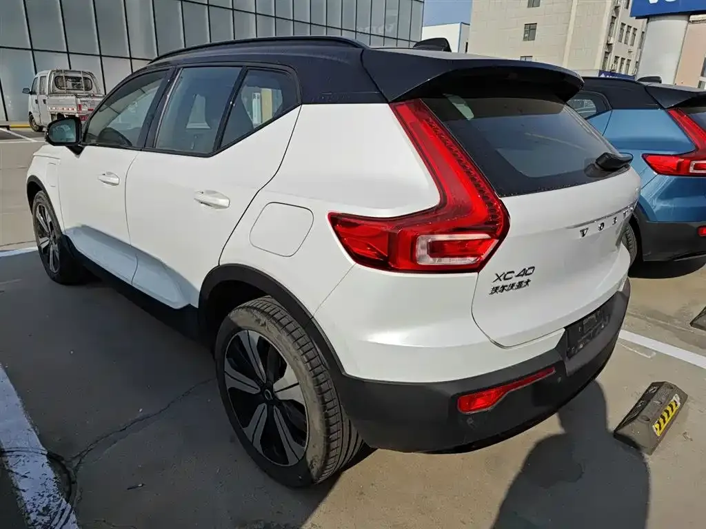 Volvo XC40 NEV — фото 4