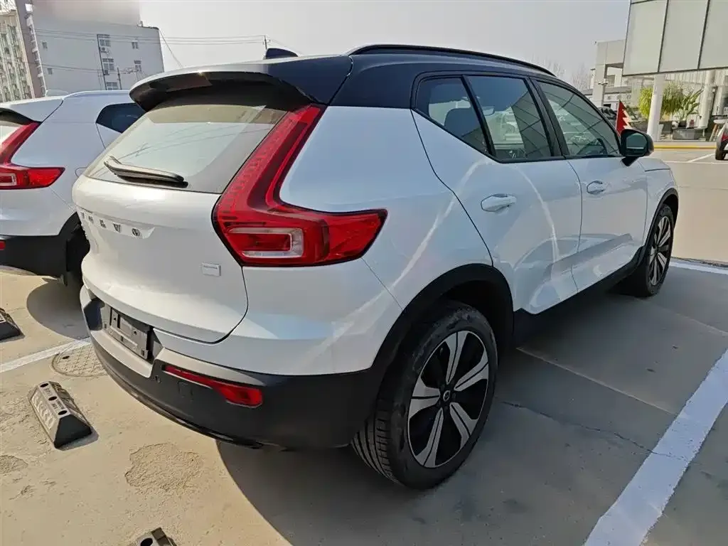 Volvo XC40 NEV — фото 10