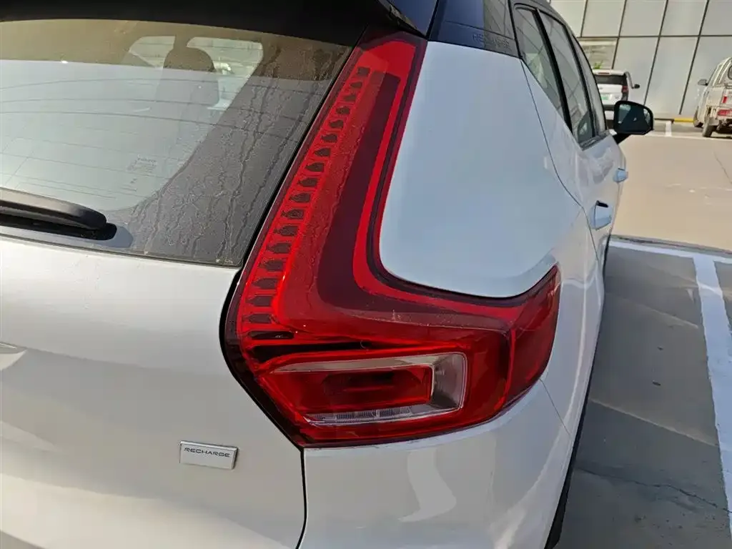 Volvo XC40 NEV — фото 2