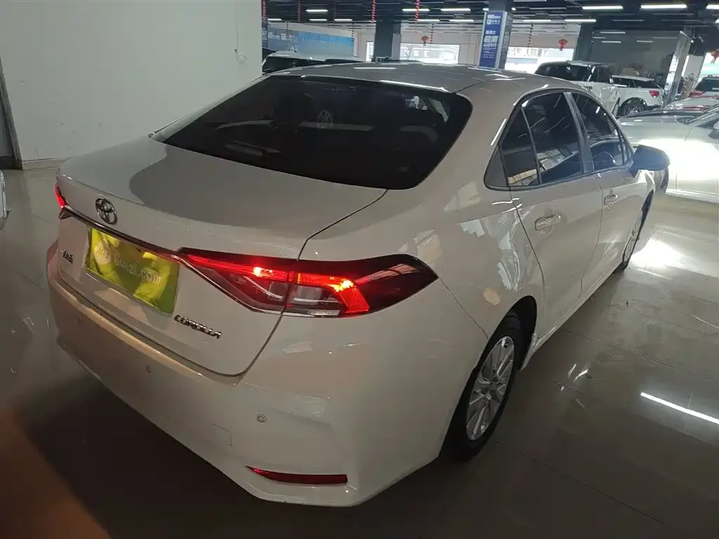 Toyota Corolla — фото 4