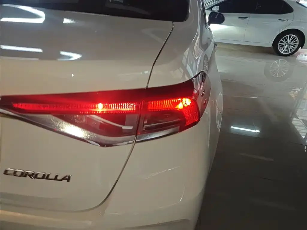 Toyota Corolla — фото 3