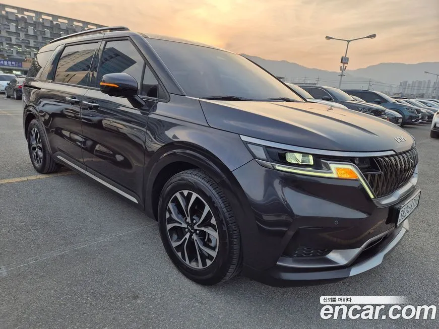Kia Carnival — фото 10