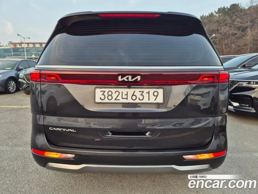 Kia Carnival — фото 6