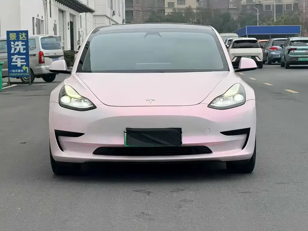 Tesla Model 3 — фото 1