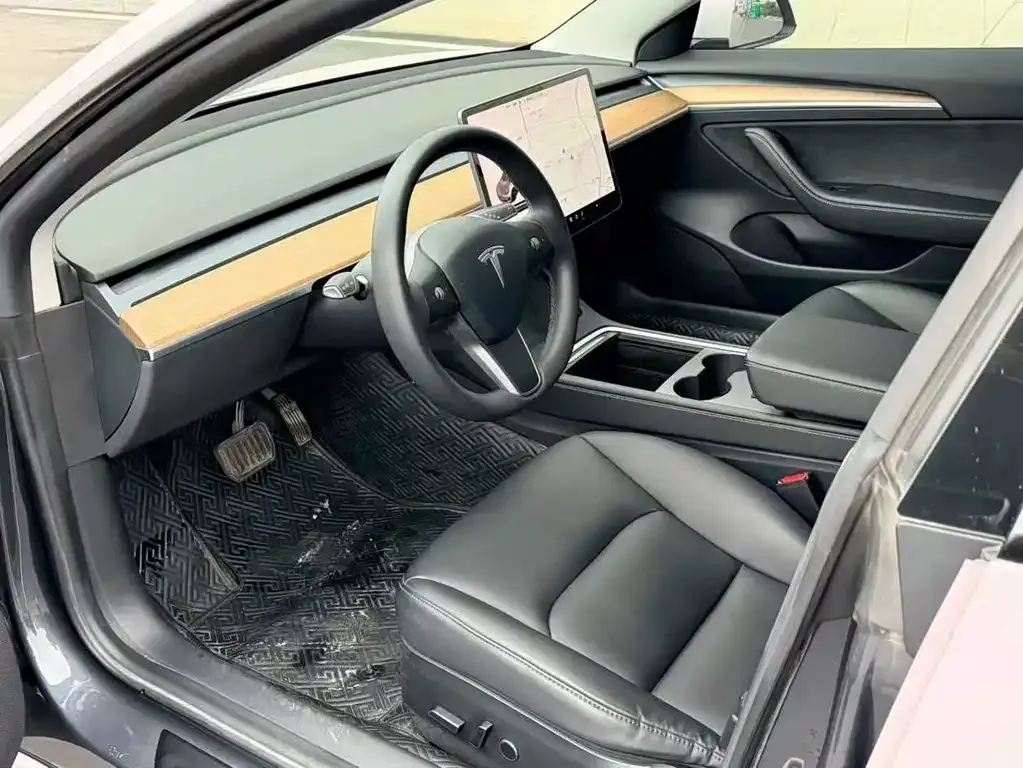 Tesla Model 3 — фото 5