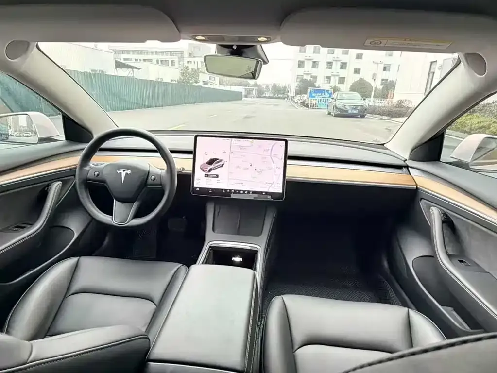 Tesla Model 3 — фото 6