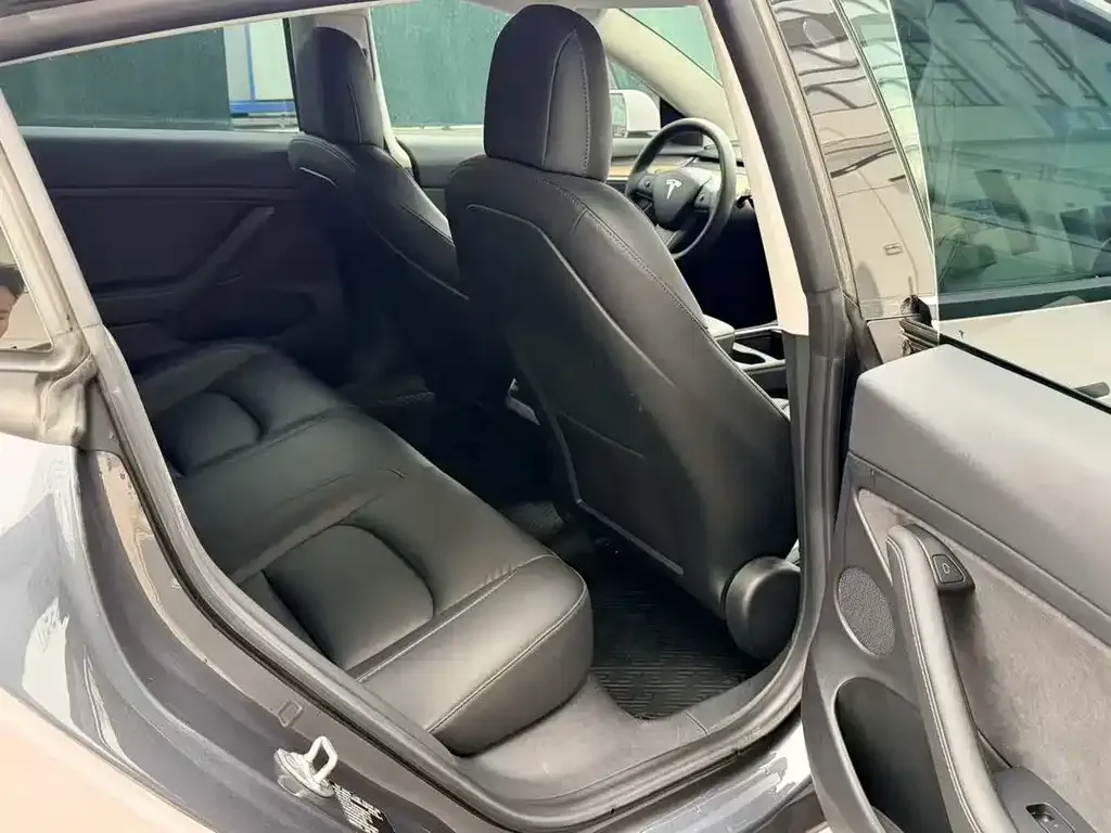 Tesla Model 3 — фото 9