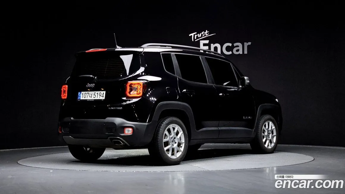 Jeep Renegade — фото 5