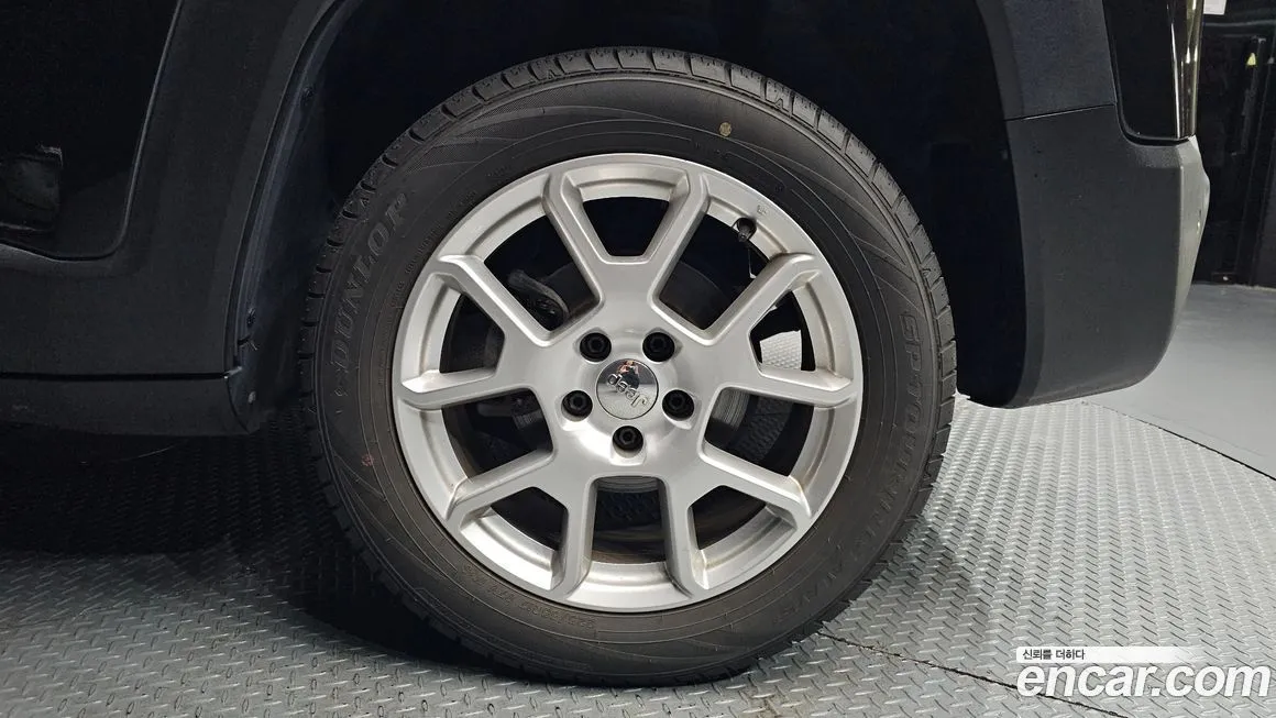 Jeep Renegade — фото 10