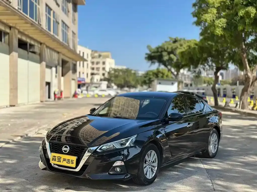 Nissan Teana — фото 1
